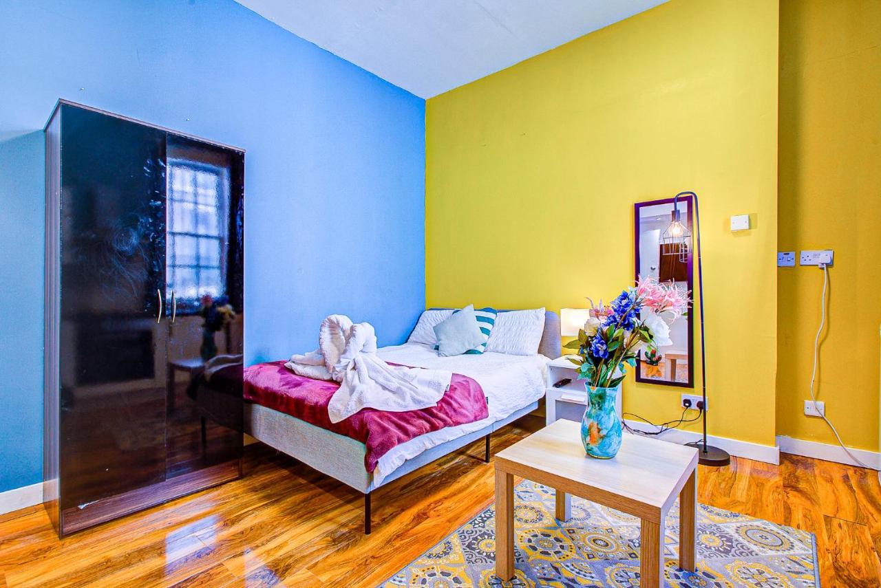 Studio With A Large Toilet And A Separate Room Budget Price Central London Exterior photo